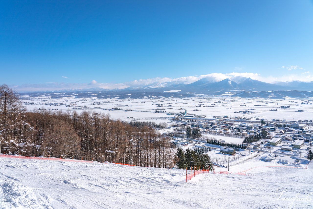 中富良野町北星スキー場から上富良野町日の出スキー場へ。Permanent Union 札幌正規ディーラー『5&.』オーナー・河関憲幸さんと滑る、絶景の富良野ローカルスキー場巡り。